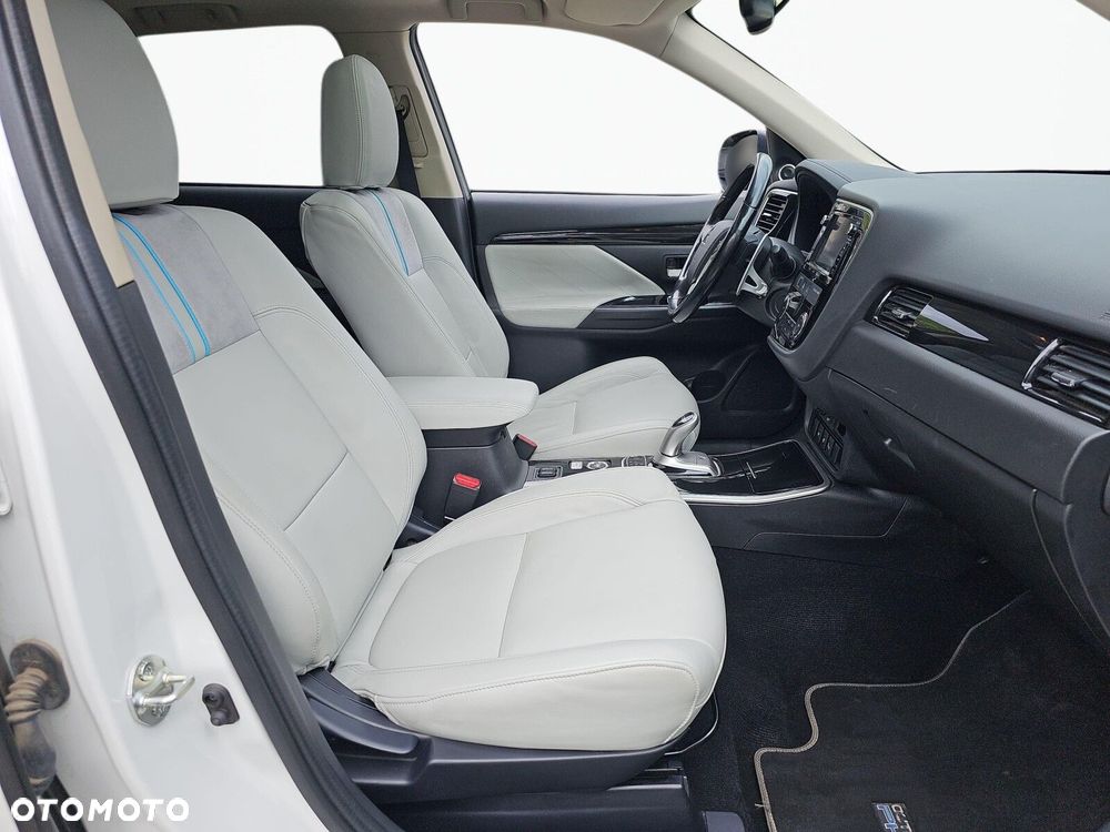 Mitsubishi Outlander - 15