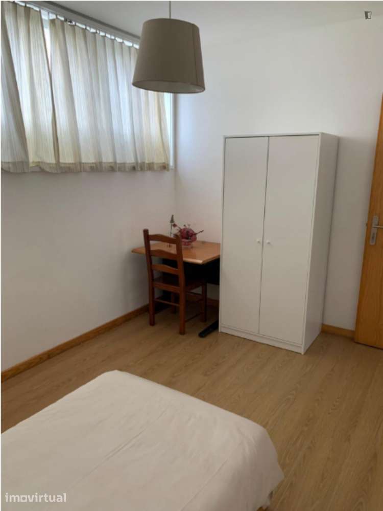 Quarto - localizado em Paranhos Porto - Grande imagem: 2/28