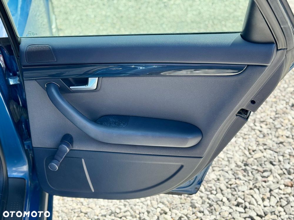 Audi A4 Limousine - 11