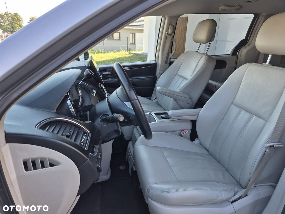 Chrysler Town & Country 3.6 Touring - 15