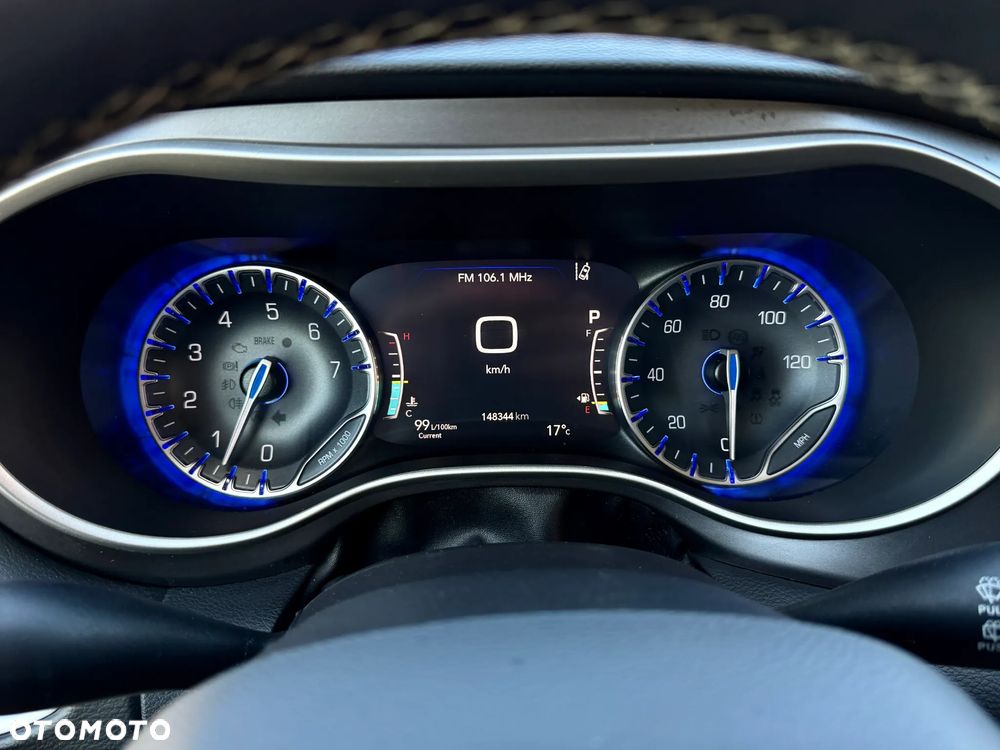 Chrysler Pacifica - 12