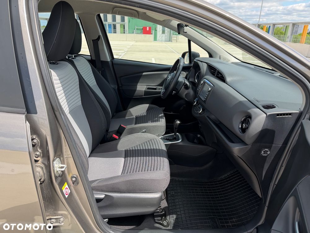 Toyota Yaris Hybrid 100 Premium - 12
