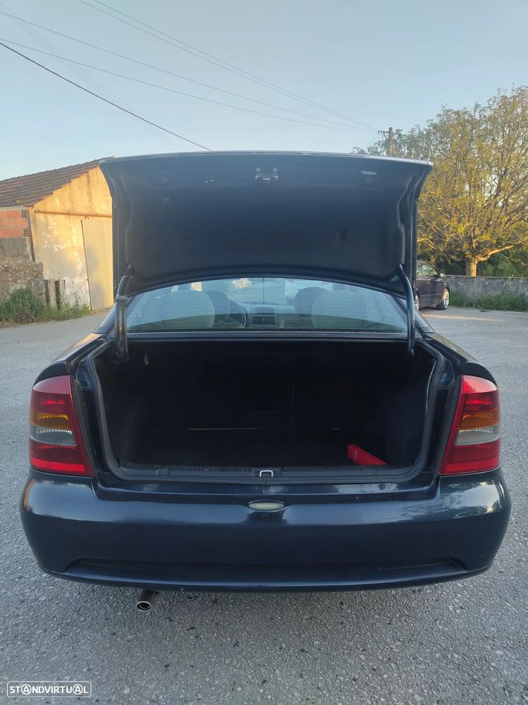 Opel Astra Coupe 1.8 16V - 5