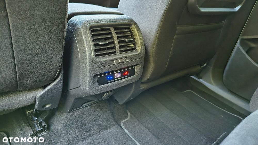 Volkswagen Touran - 32