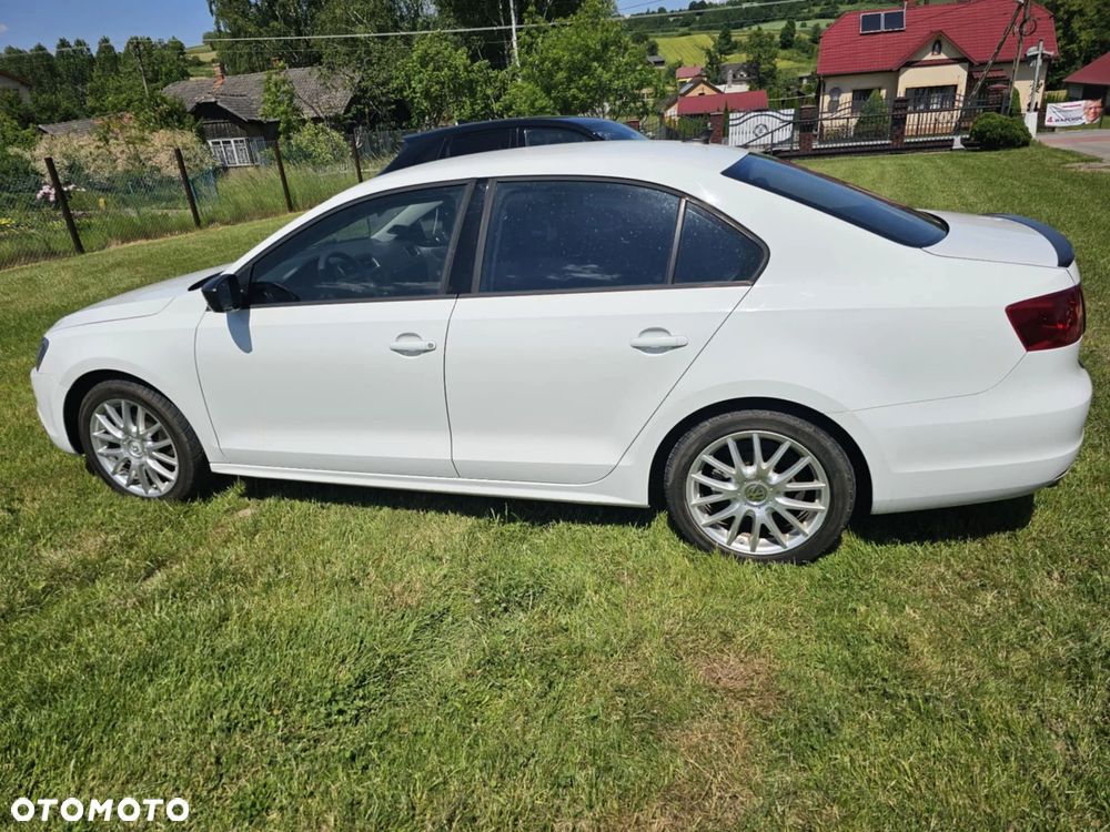 Volkswagen Jetta - 4