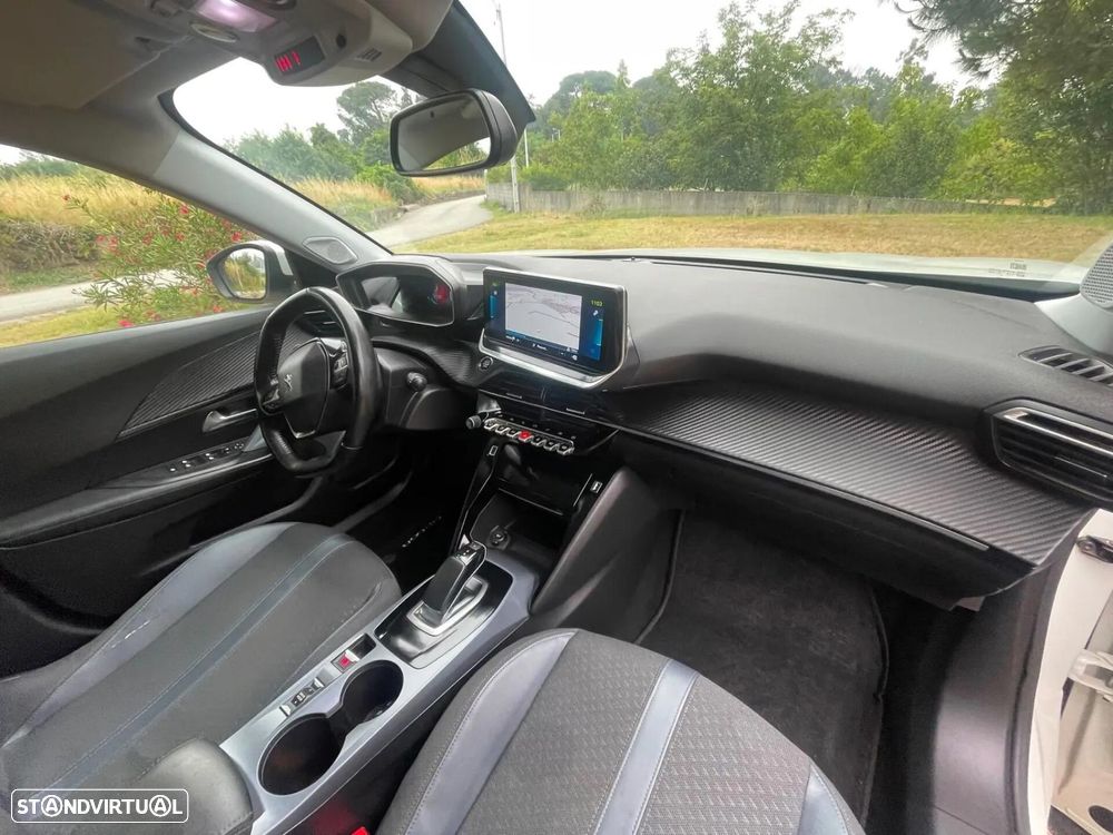 Peugeot e-2008 Allure - 22