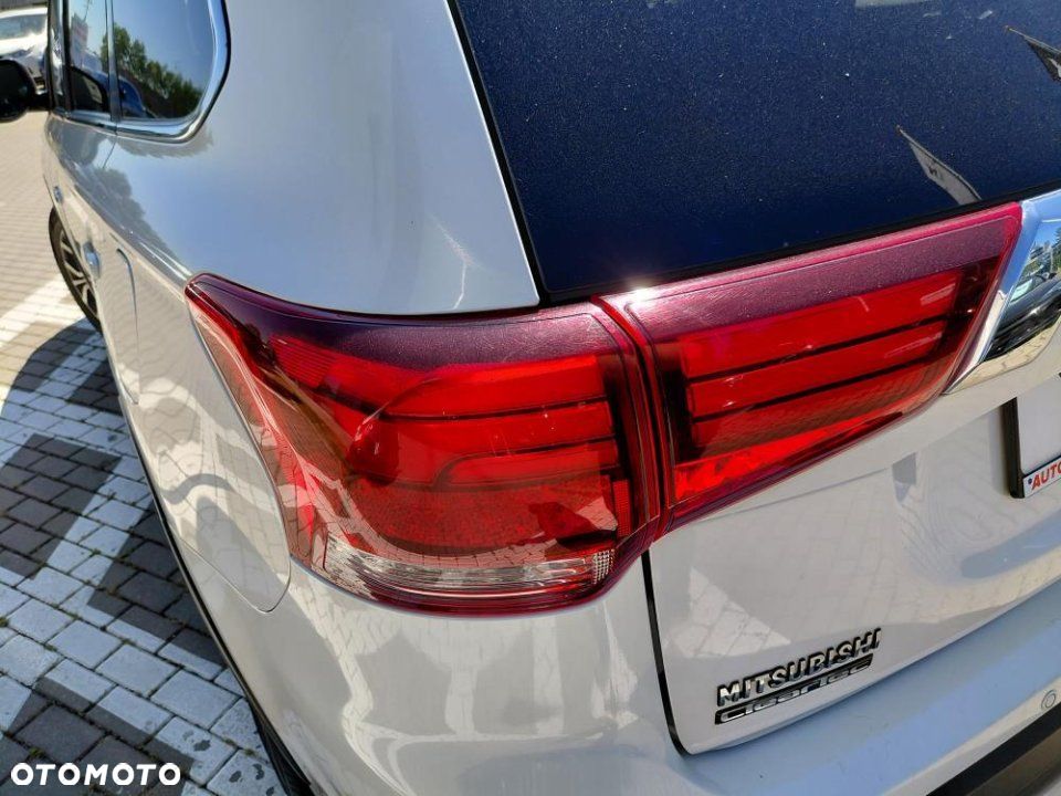 Mitsubishi Outlander - 9