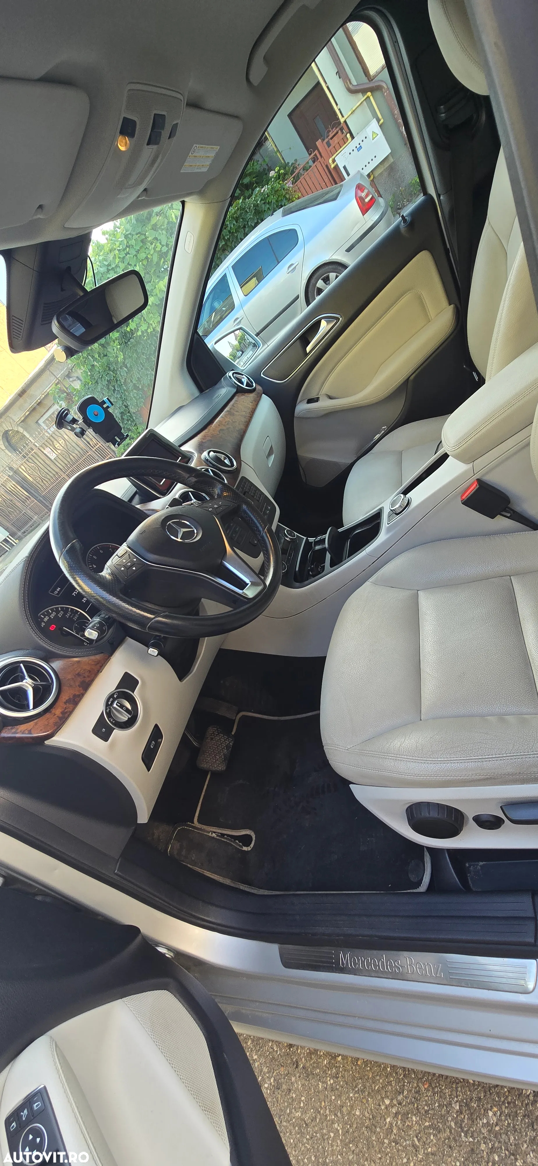 Mercedes-Benz B - 12