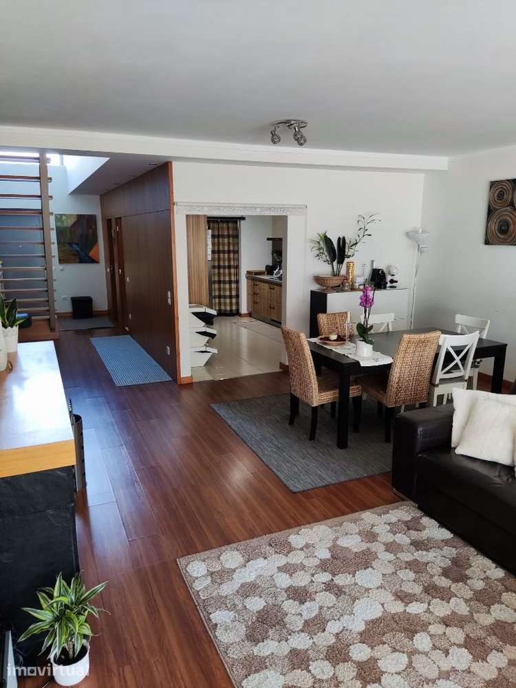Vende-se moderno Apartamento T3 Duplex com jardim privativo - Grande imagem: 3/21