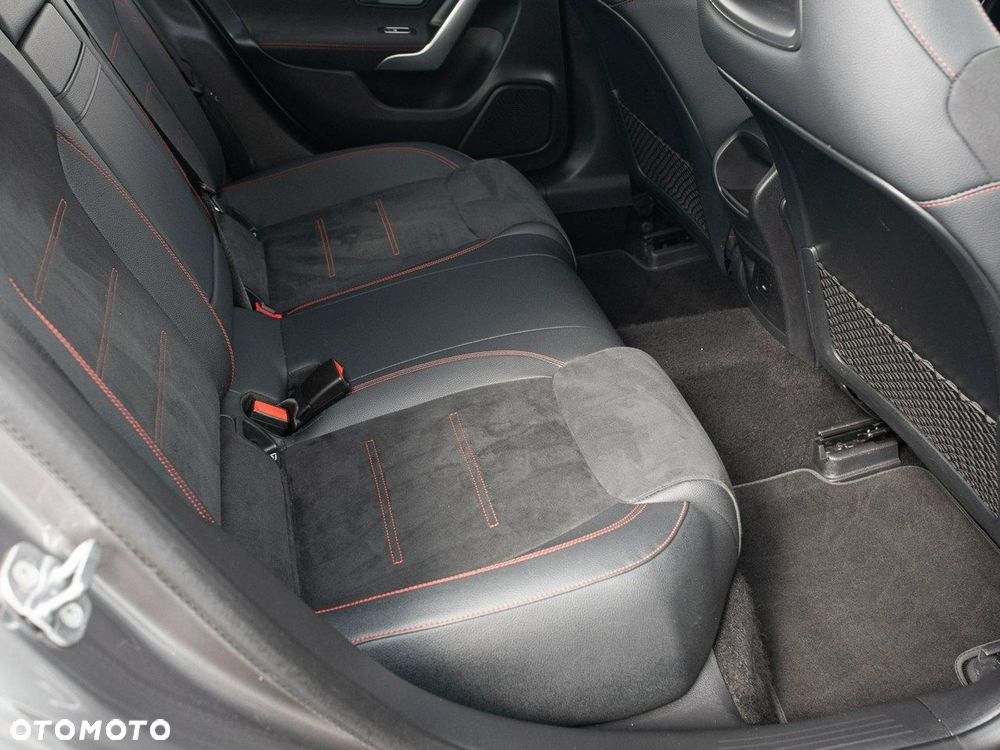 Mercedes-Benz CLA 200 mHEV 7G-DCT - 32