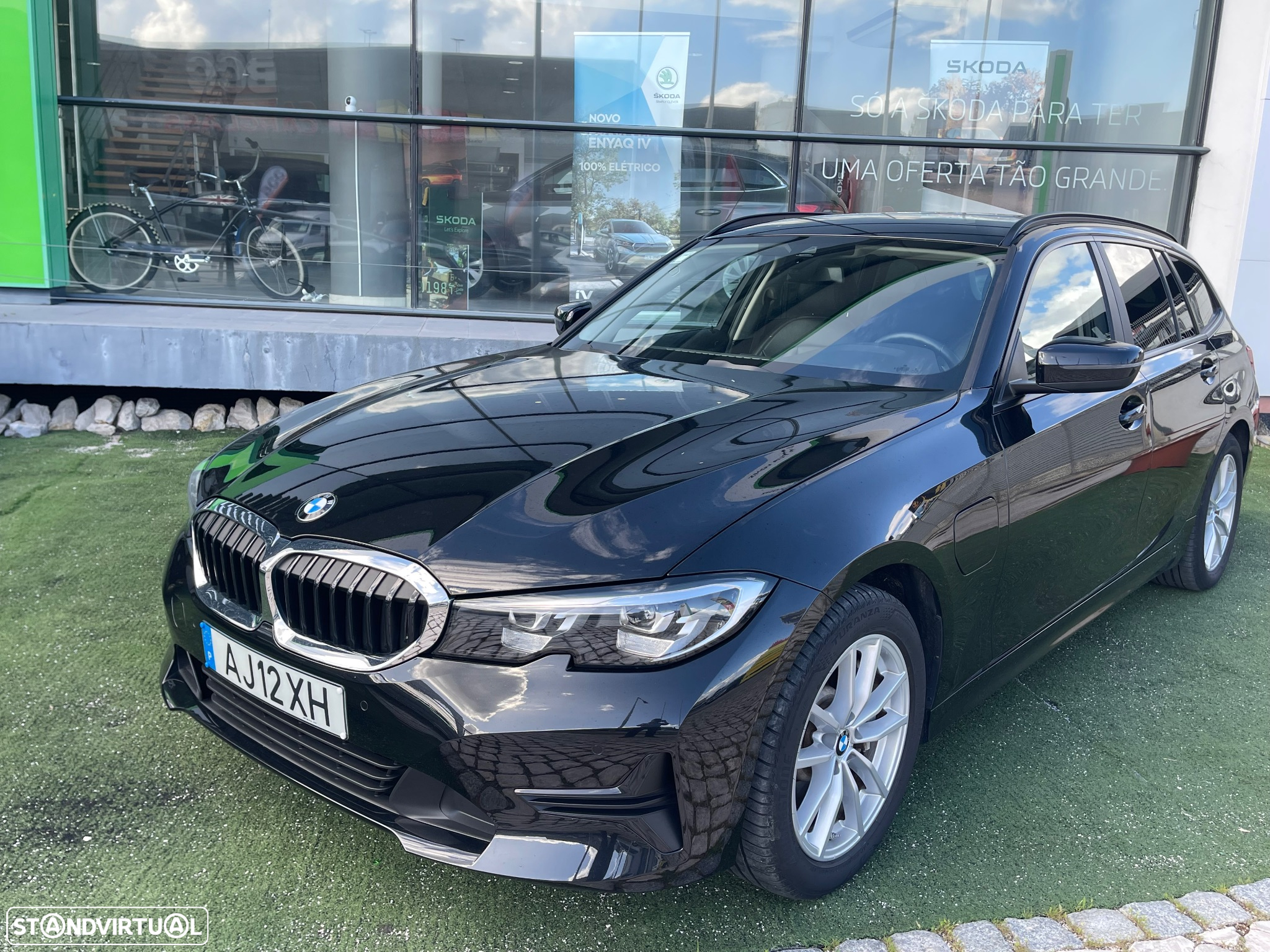 BMW 330 e Touring Line Sport Auto - 24