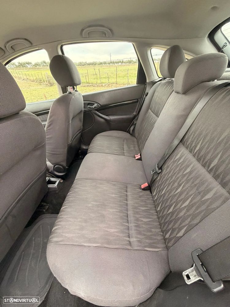 Ford Focus 1.8 TDCi Ghia - 4