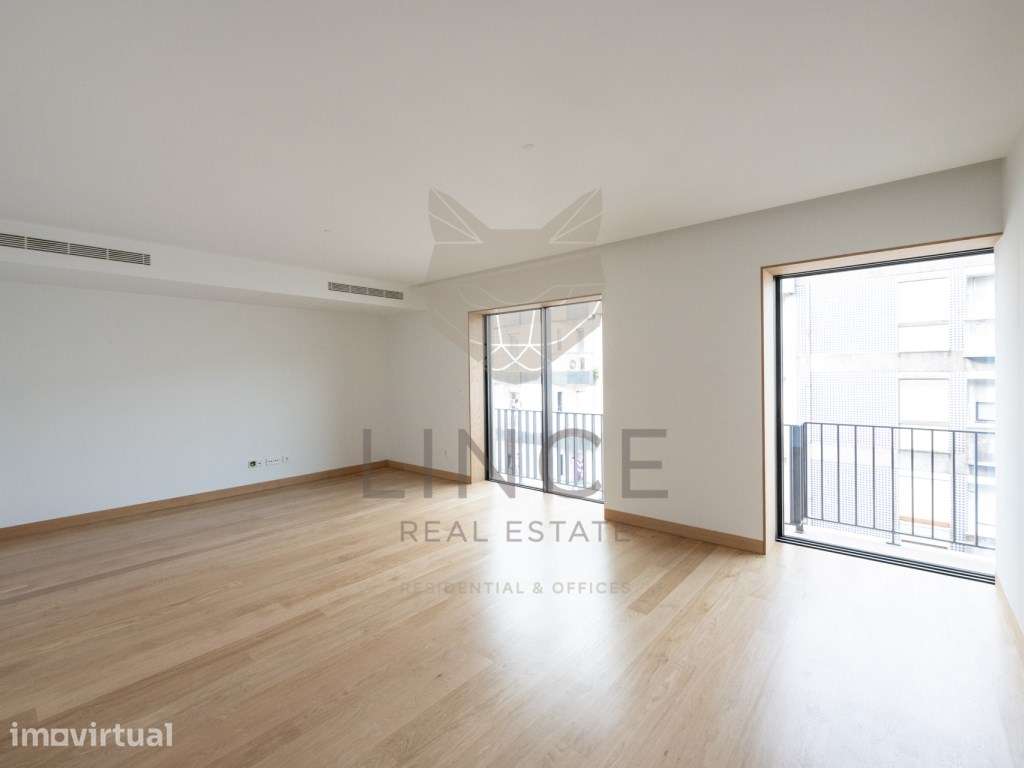Apartamento T3 duplex com varanda no Centro do Porto - Grande imagem: 5/38