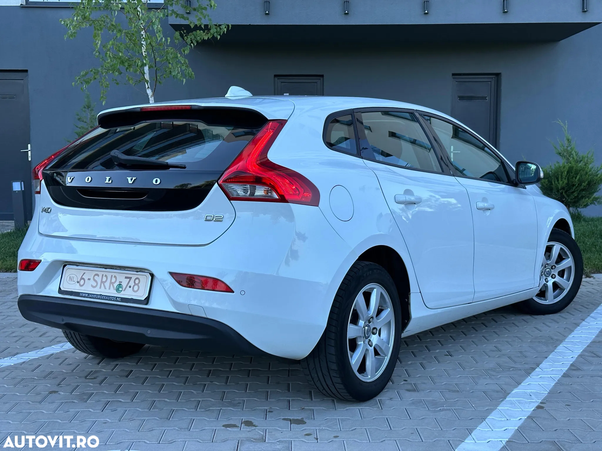 Volvo V40 D2 ECO Momentum - 4