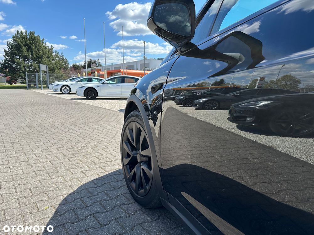 Tesla Model X - 4