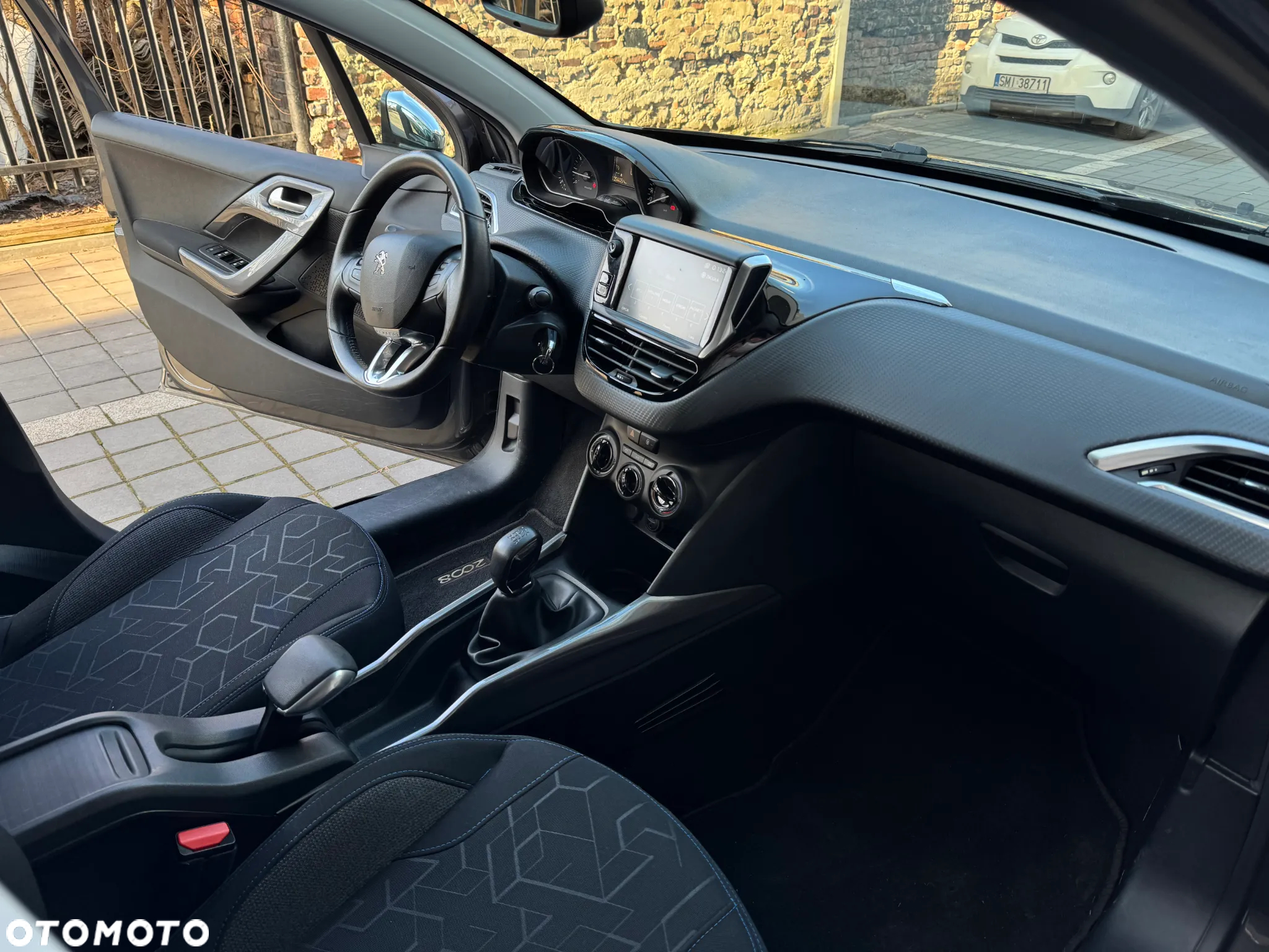 Peugeot 2008 1.2 Pure Tech Active - 12