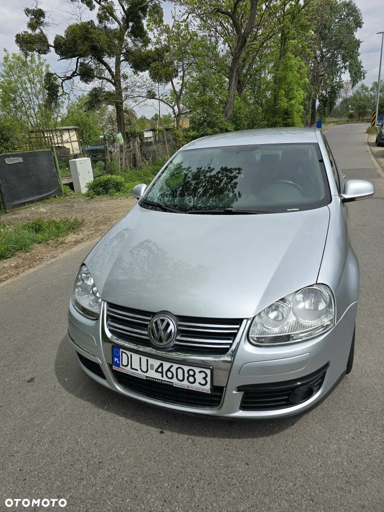Volkswagen Jetta - 4