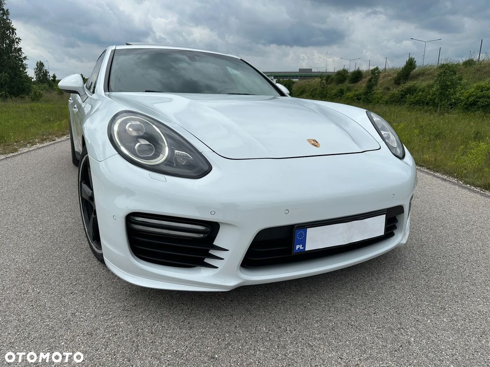 Porsche Panamera GTS PDK - 18