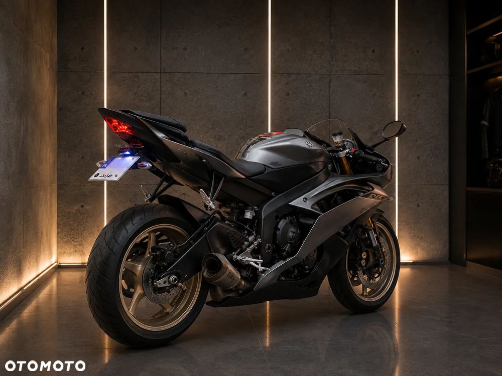 Yamaha R6 - 4