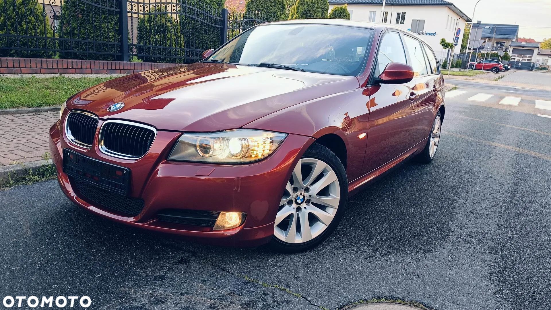 BMW Seria 3 318i Touring - 1