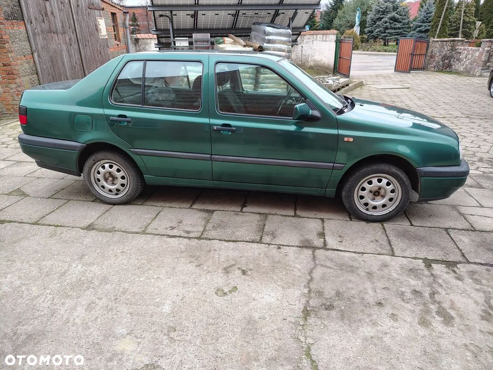 Volkswagen Vento - 5