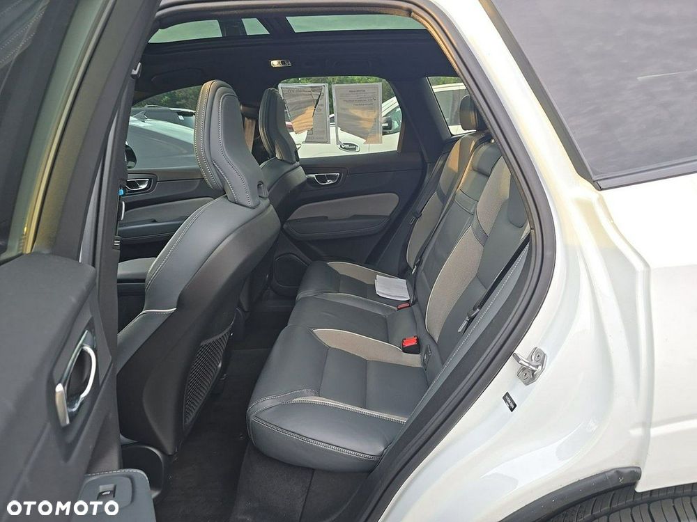Volvo XC 60 T5 AWD R-Design - 12