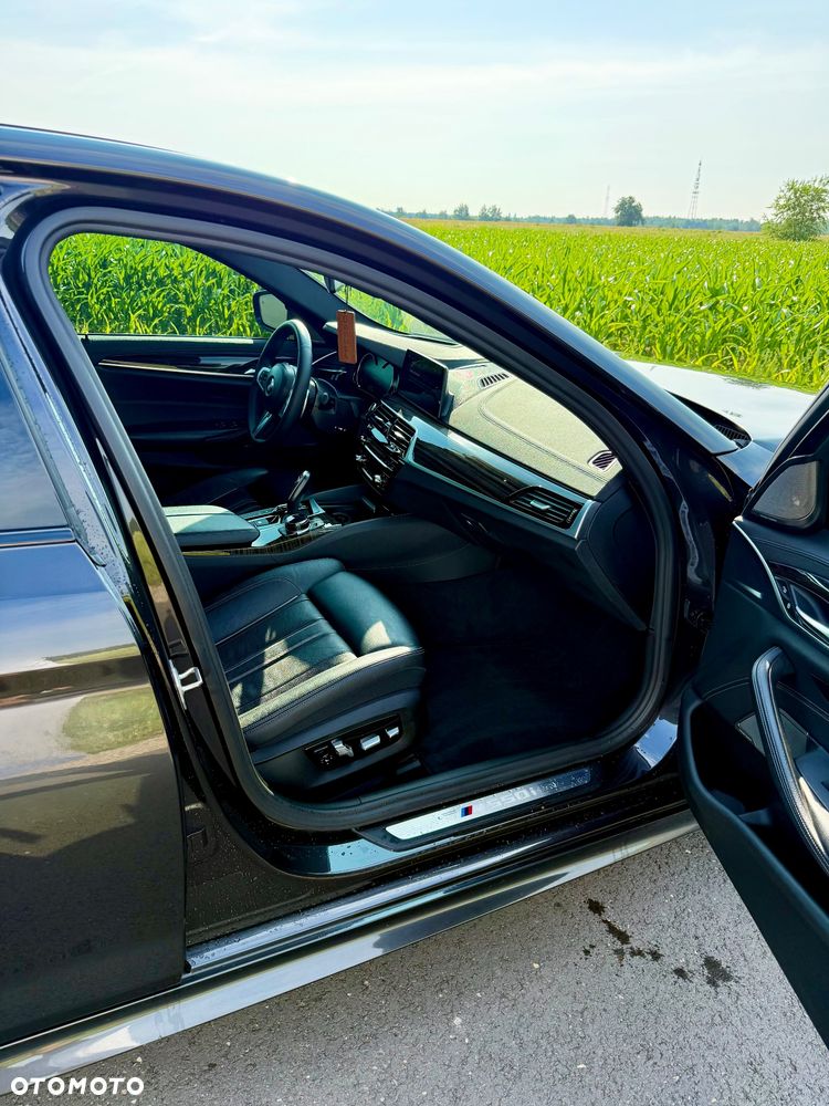 BMW Seria 5 M550i xDrive - 18