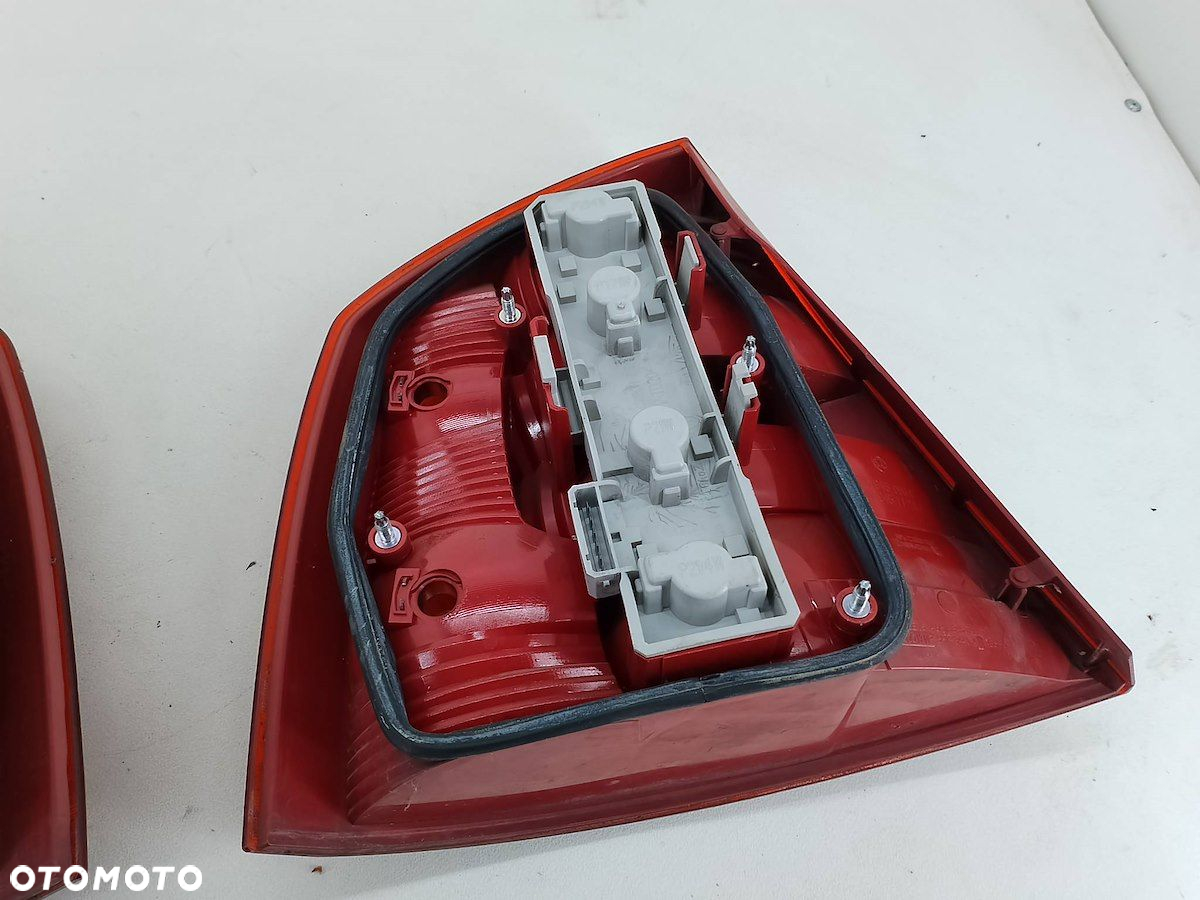 LAMPY TYŁ KOMPLET SKODA OCTAVIA II 1Z5945096A  1Z5945095A HATCHBACK - 7