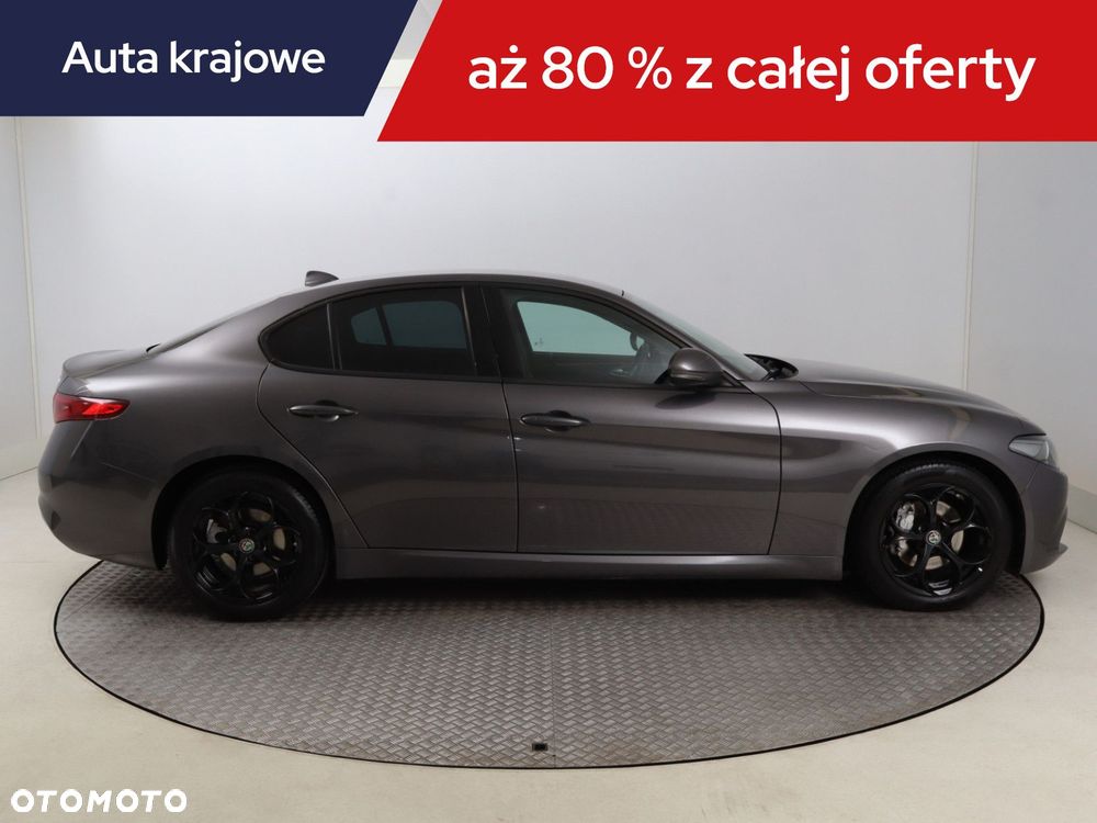 Alfa Romeo Giulia - 8