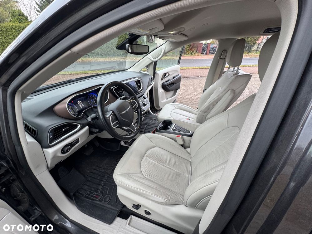 Chrysler Pacifica - 4