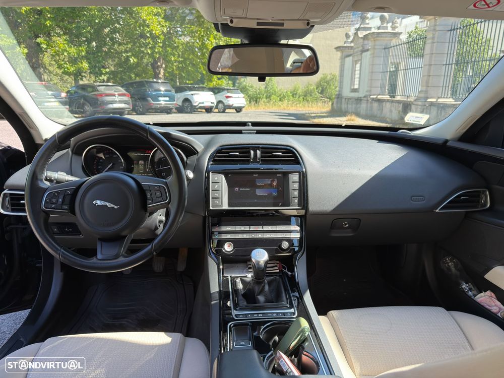 Jaguar XE 2.0 D Prestige - 10