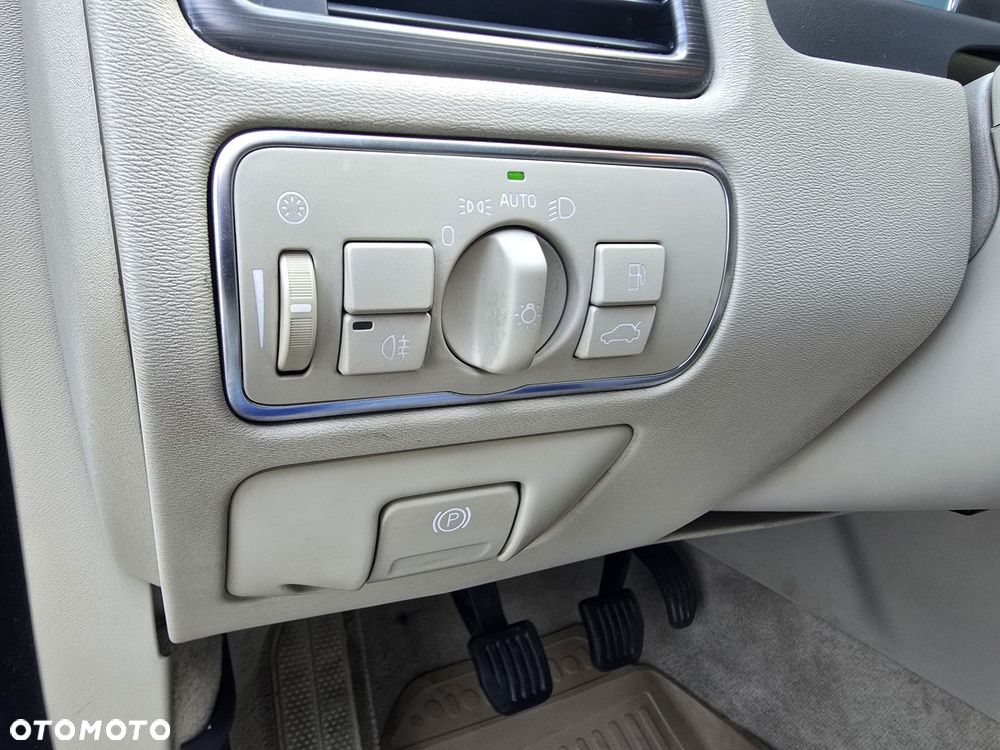 Volvo XC 70 - 23