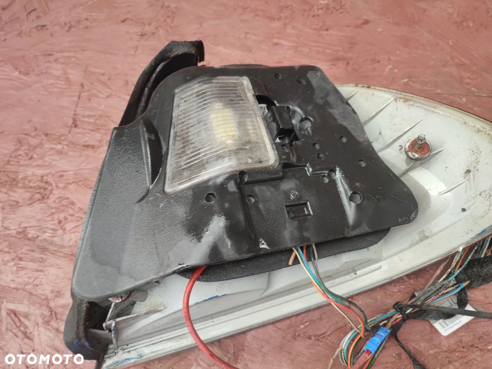 BMW E46 COUPE ORYGINALNE LAMPY TYŁ LEWA / PRAWA W BUDĘ POD POMARAŃCZOWY KIERUNEK DO DRIFTU / GRUZ O NR. 63 21 8 383 827 / 63 21 8 383 828 OEM - 18