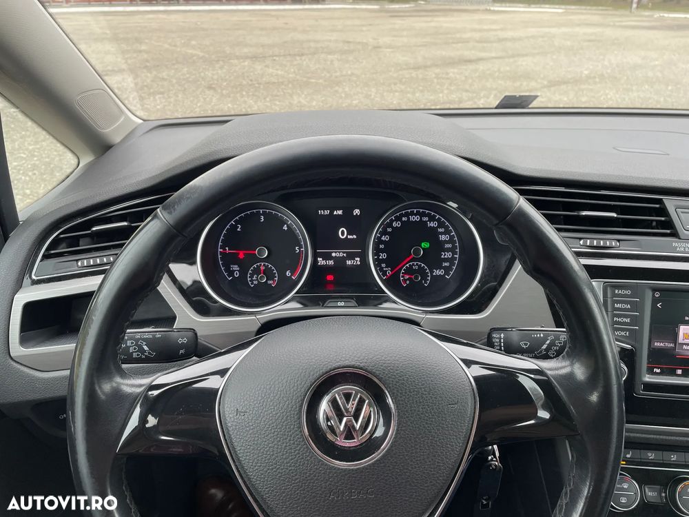 Volkswagen Touran - 16