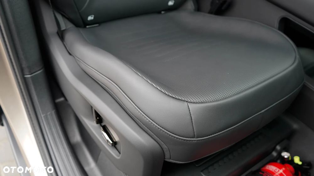 Land Rover Defender 4.4 P635 V8 mHEV Octa - 31