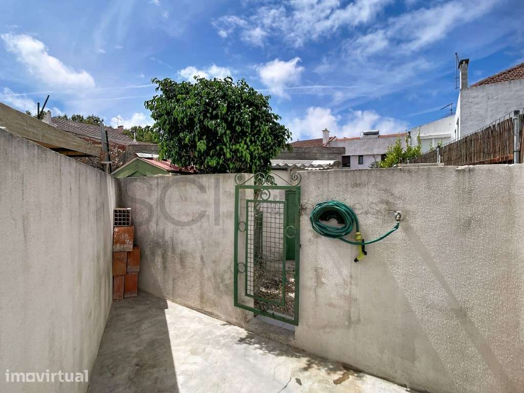 Apartamento T2 com Logradouro e Arrecadação no Lavradio - Grande imagem: 4/29