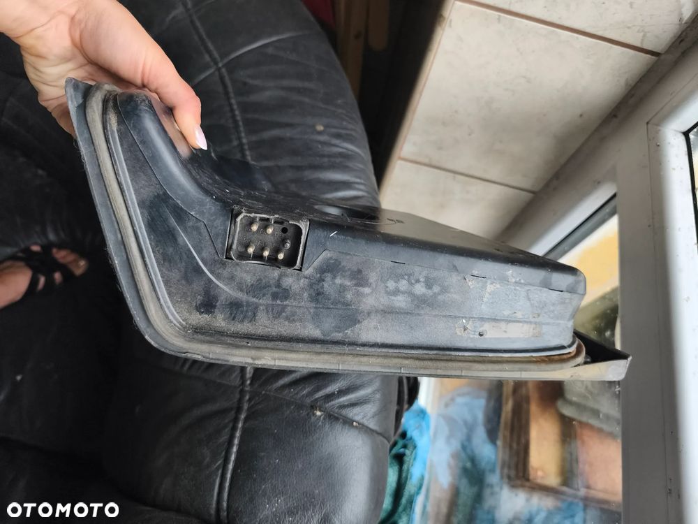 Lewarek zmiany biegów drzwi tył lampa sedan Mercedes w124 - 23