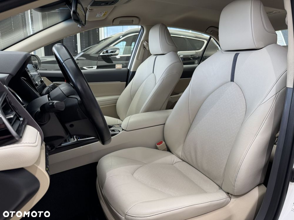 Toyota Camry - 10