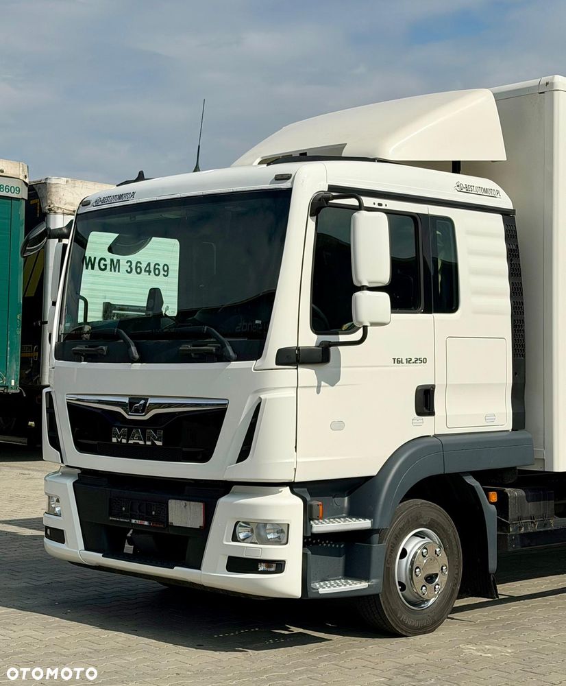 MAN TGL 12.250 / KONTENER / WINDA / 310 TYŚ KM / EURO 6 / SYPIALKA / 5 232 KG ŁADOWNOŚCI / 2018 ROK - 7