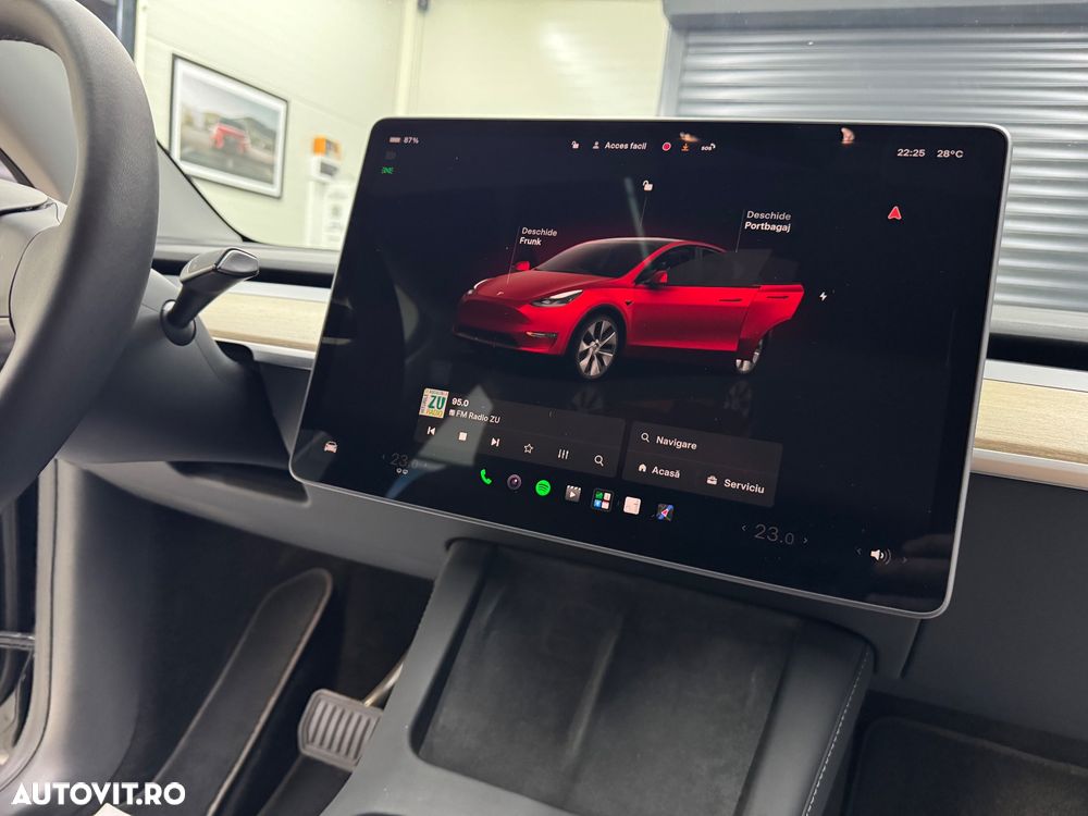 Tesla Model Y Long Range Dual Motor AWD - 23
