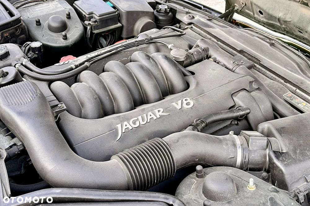 Jaguar XK8 Coupe - 15
