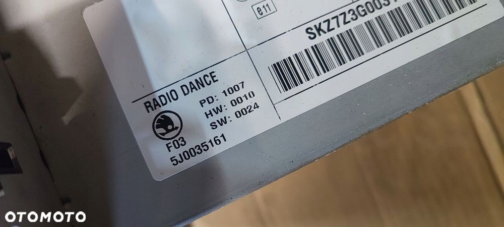 SKODA FABIA II 07-10 RADIO FABRYCZNE CD DANCE  RAMKA  KOD - 3