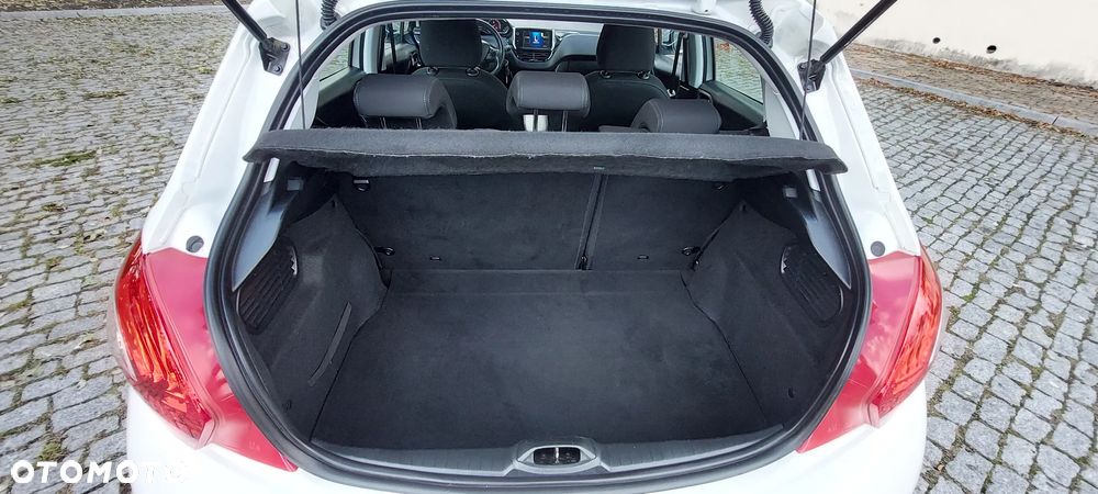 Peugeot 208 - 37