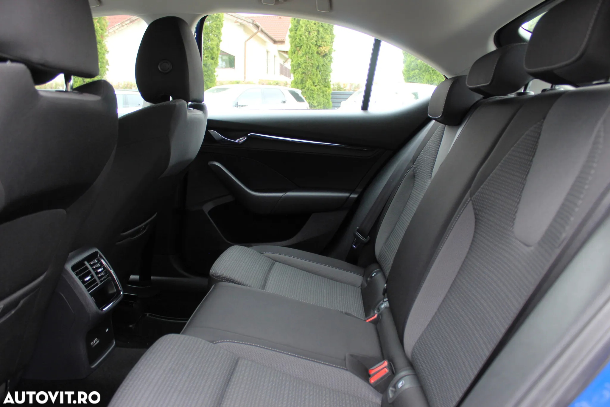 Skoda Octavia 2.0 TDI DSG Ambition - 12