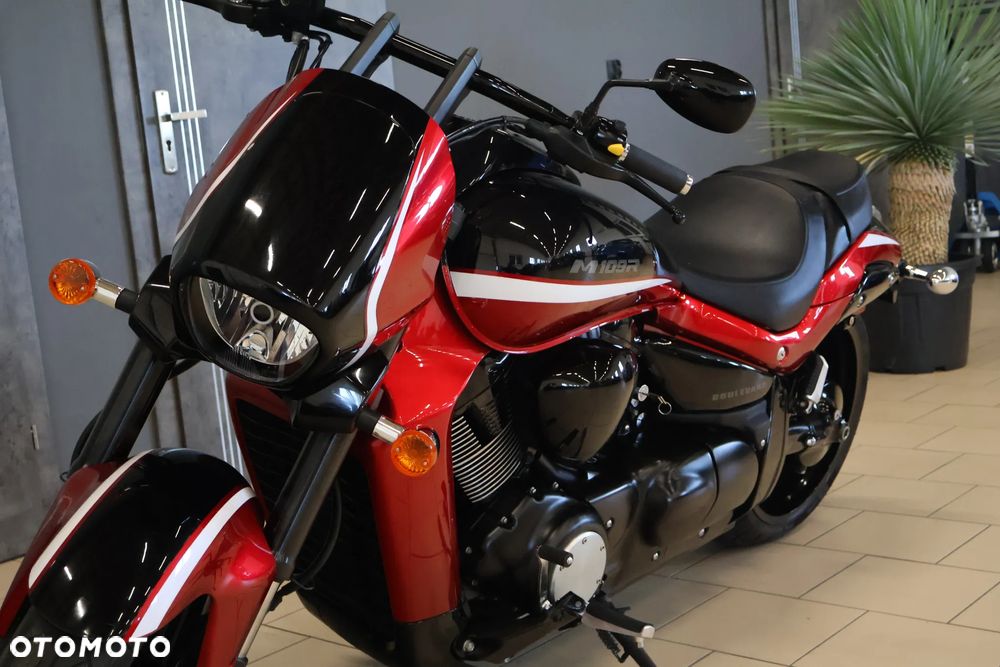 Suzuki Intruder - 17