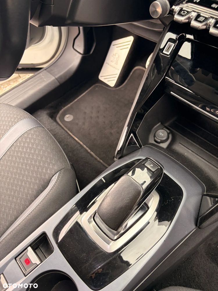 Peugeot 2008 Allure - 10