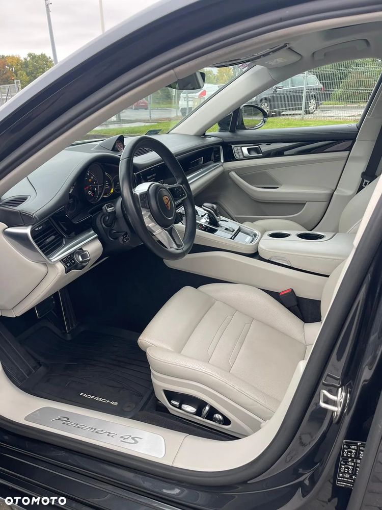 Porsche Panamera 4S Sport Turismo - 13
