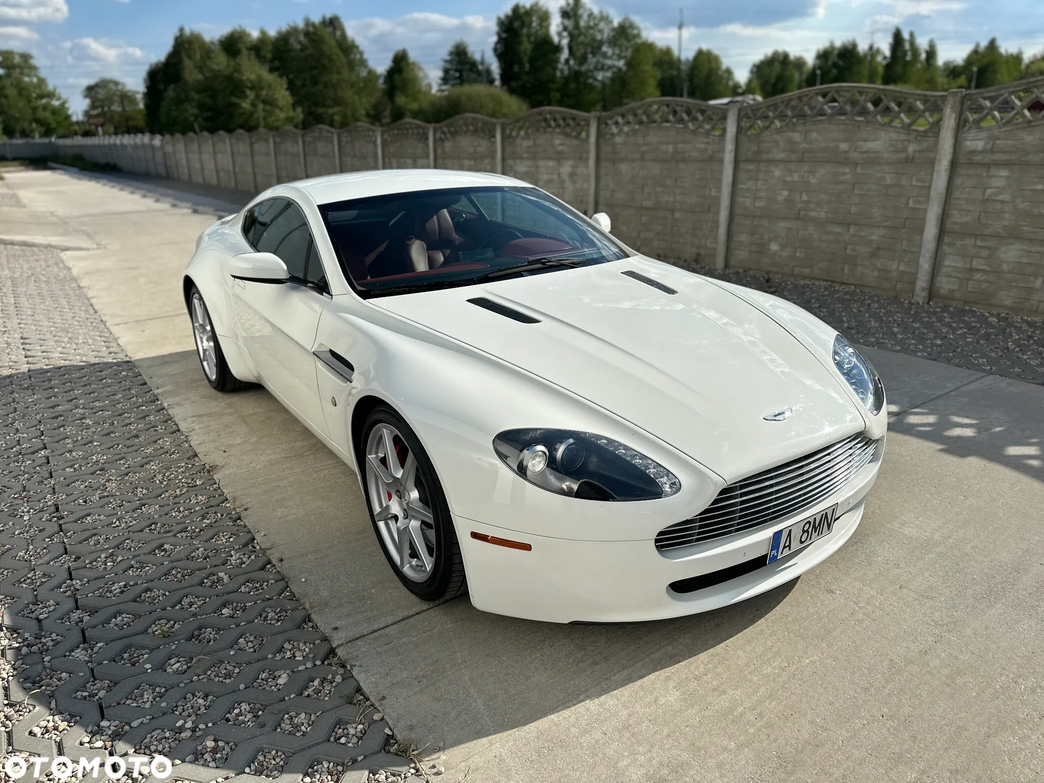Aston Martin V8 Vantage Sportshift - 10