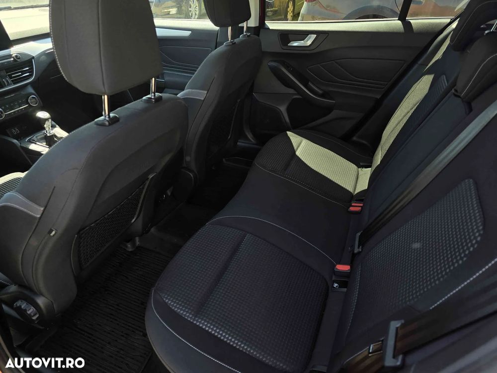 Ford Focus - 10
