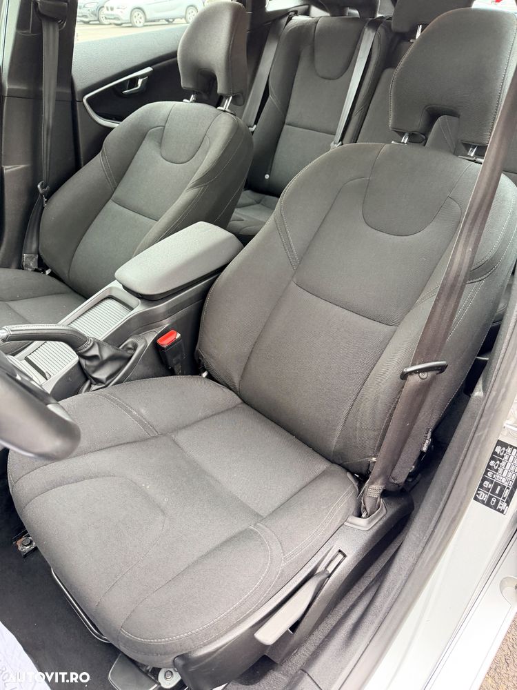 Volvo V40 D2 DRIVe Momentum - 17